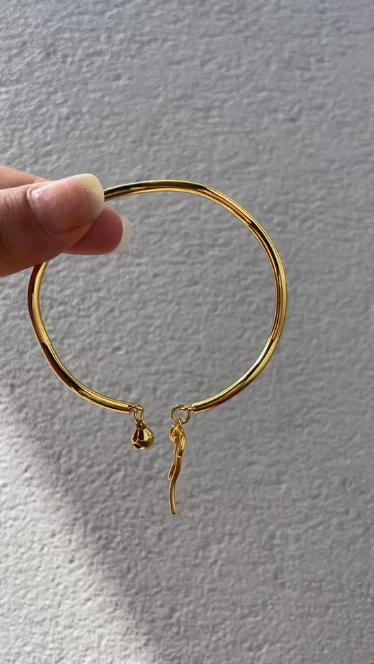 Bow Curvy Bangle