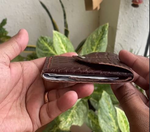 Sleek Multifunctional Compact Wallet