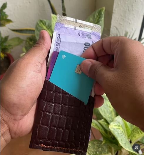 Sleek Multifunctional Compact Wallet