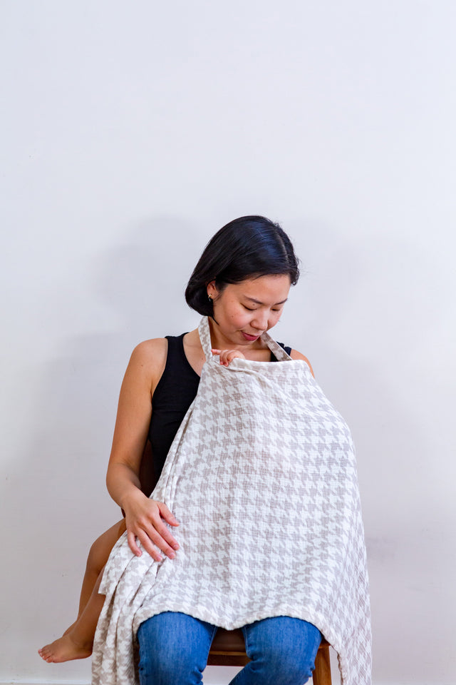 Feed Anywhere Nursing Cover - Houndstooth Neutral