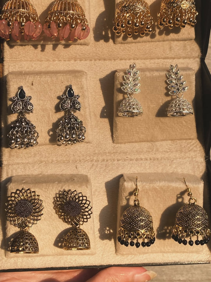 Mini jhumka box with 8 jhumkis