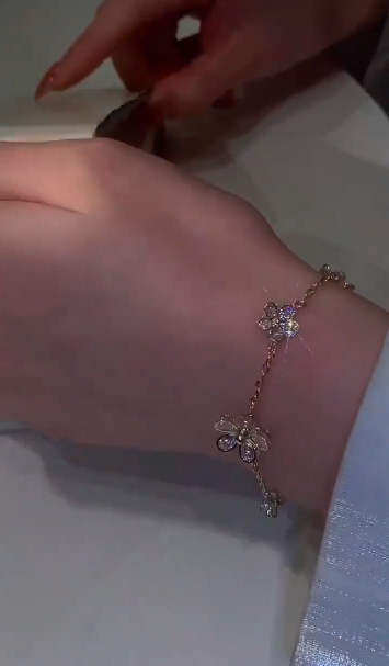 Elegant Flower Design  Bracelet