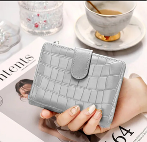 Crocodile Pattern Zipper Leather Wallet