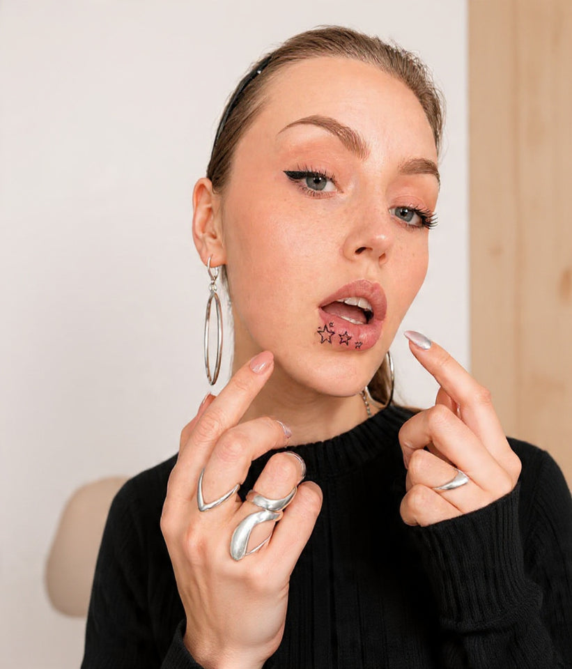 💋 Star Lip Art – Trendy Tattoo✨