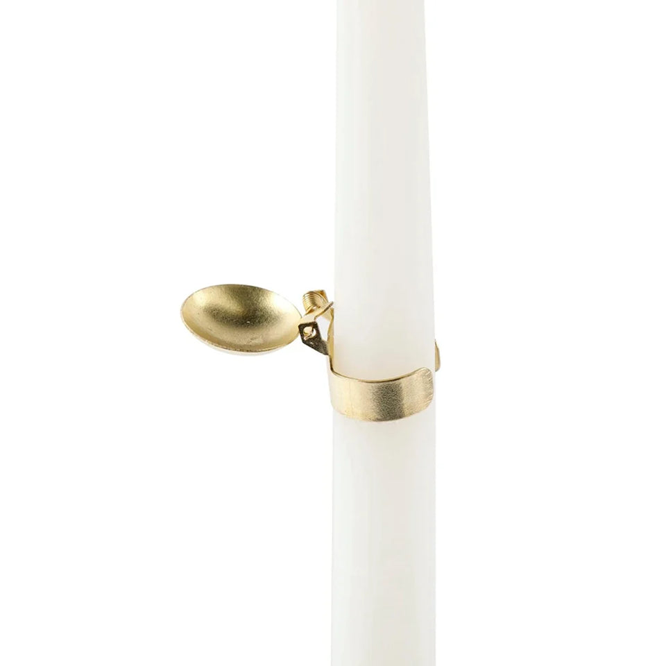 Automatic candle extinguisher