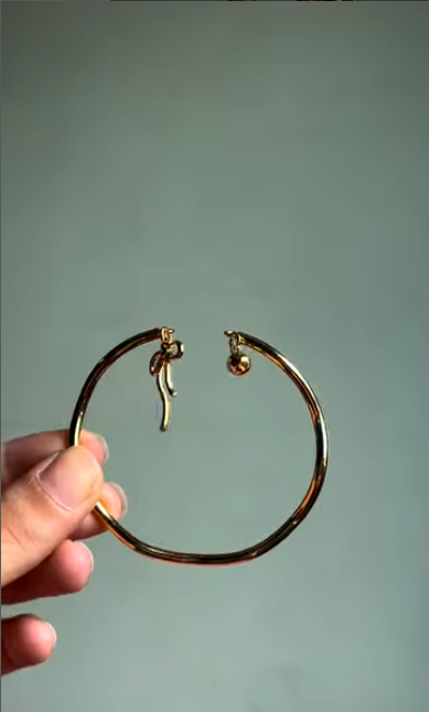 Bow Curvy Bangle