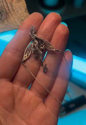 GOLDEN FAIRYWINGS NECKLACE
