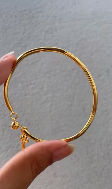 Bow Curvy Bangle