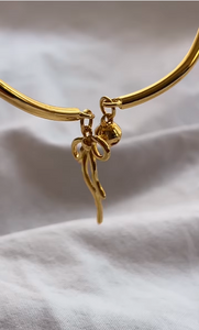 Bow Curvy Bangle